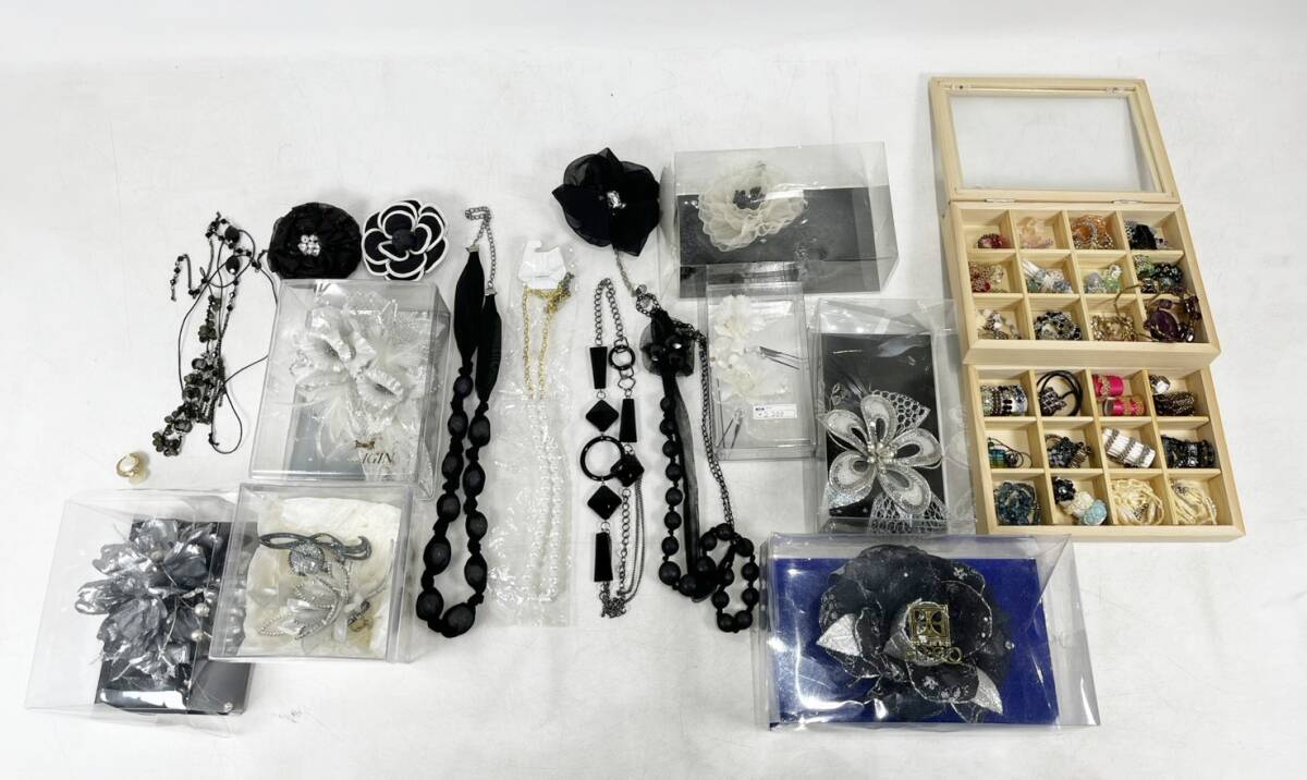 未使用品含む 1円~ アクセサリーまとめ コサージュ ネックレス リング IGIN HIRO など ビーズ 花 フォーマル ブラック シルバー 拍卖