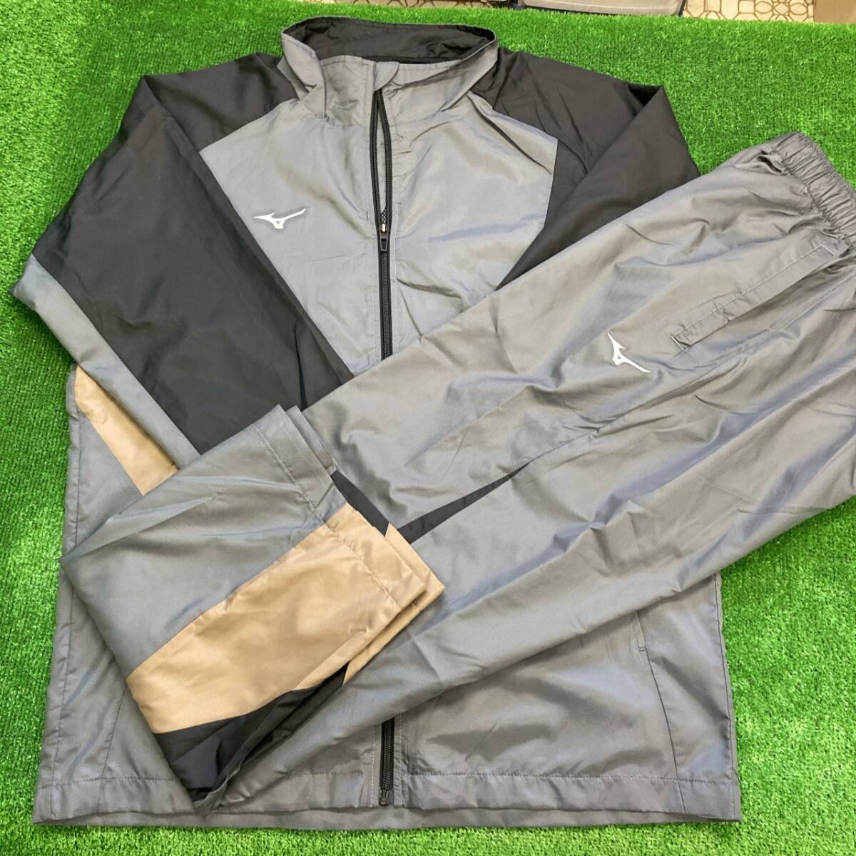 511 激安 新品 ミズノ ウインドブレーカー上下セット O寸 チャコール 裏メッシュ拍卖