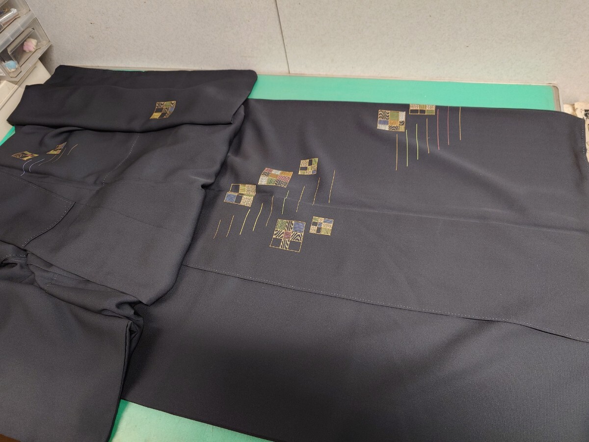 ●192 付下げ 訪問着 高級 正絹 着物 ダークグレー地 幾何学模様 スクエア 繊細 こだわり デザイン 入学式 卒業式 七五三 お茶会 観劇 ④拍卖