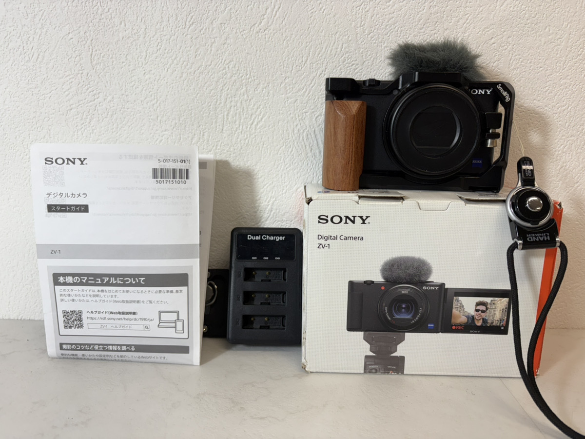 12075-094★1円~正箱付き♪SONY/ソニー/VLOGCAM /ZV-1 /デジタルカメラ /デジカメ/動画撮影/SmallRig ZV-1専用ウッドグリップ付きケージ★拍卖