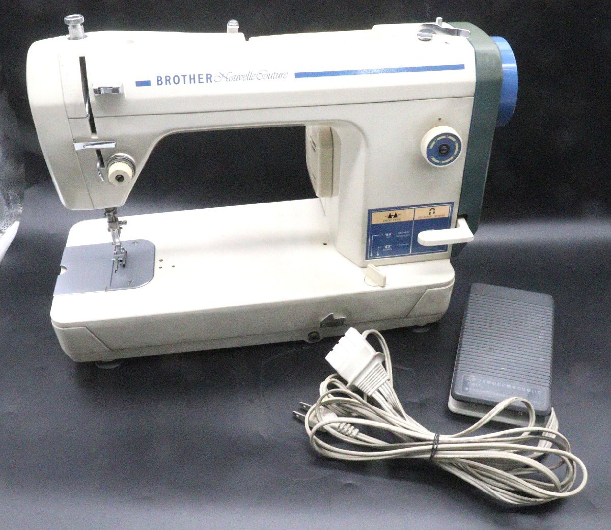 【ト足】BROTHER ブラザー Nouvelle Couture ヌーベルクチュール 職業用ミシン 本体 コントローラー セット 手工芸 CDZ01CSS51拍卖