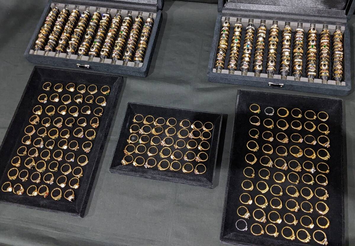 【1円~】大量 色石付きリングまとめ CZ オパール 色石 青石 緑石 指輪 アクセサリー ジュエリー イミテーション メッキ 22KGE拍卖