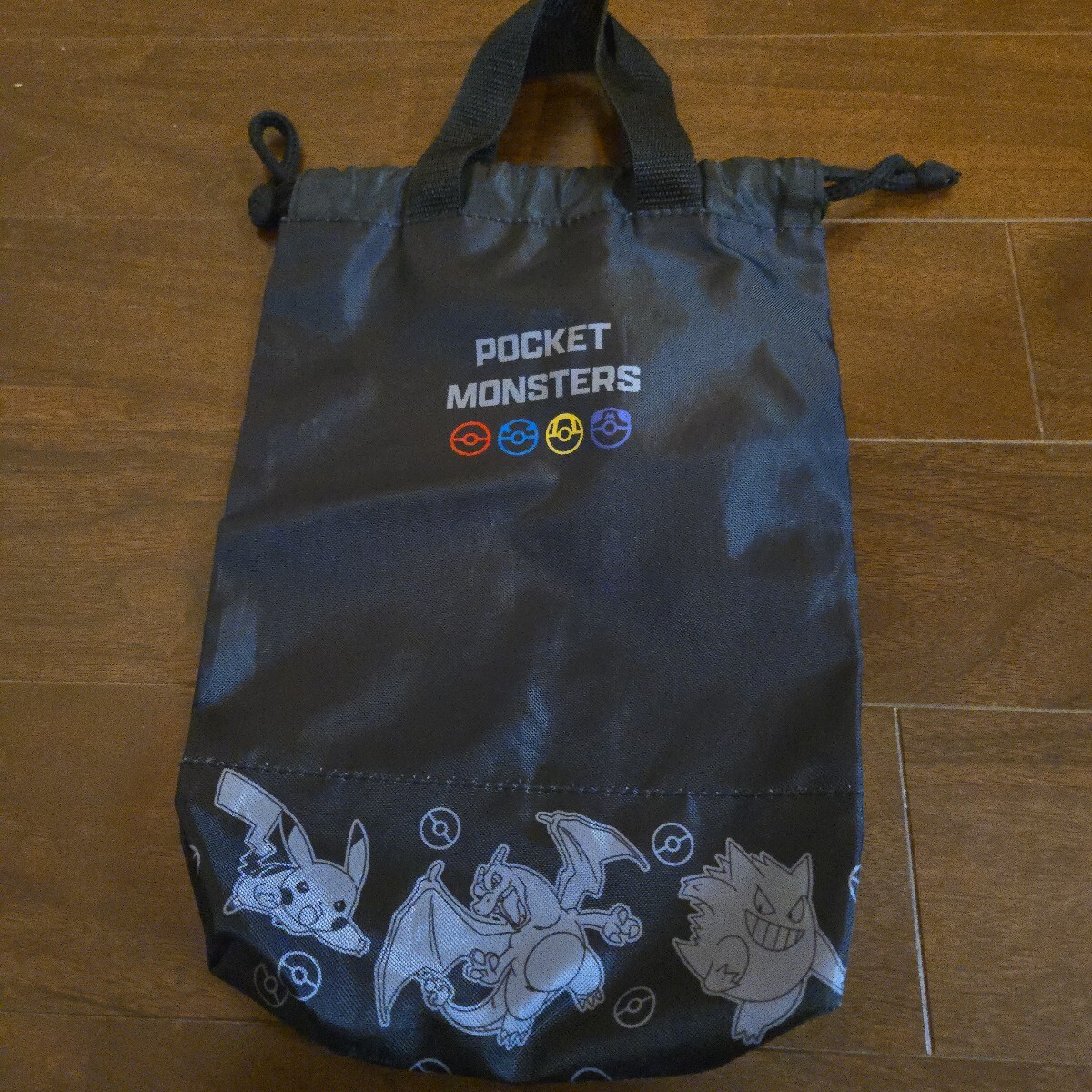 ポケットモンスター ポケモン 上靴入れ シューズバッグ シューズ袋 巾着 黒 ピカチュウ ゲンガー リザードン拍卖