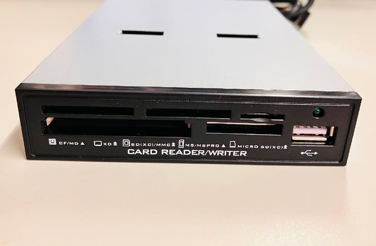 YXS340★中古動作品★内蔵型マルチカードリーダー 3.5インチ 黒 FRONTIER PC取り外し品拍卖