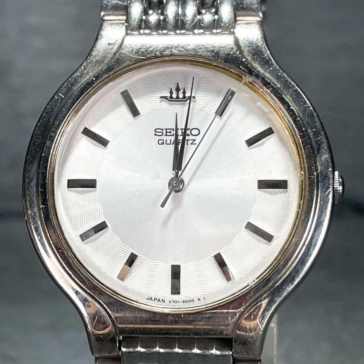 SEIKO セイコー V701-1T50 腕時計 アナログ クオーツ 3針 ホワイト文字盤 メタルバンド シルバー ラウンド 新品電池交換済み 動作確認済み拍卖