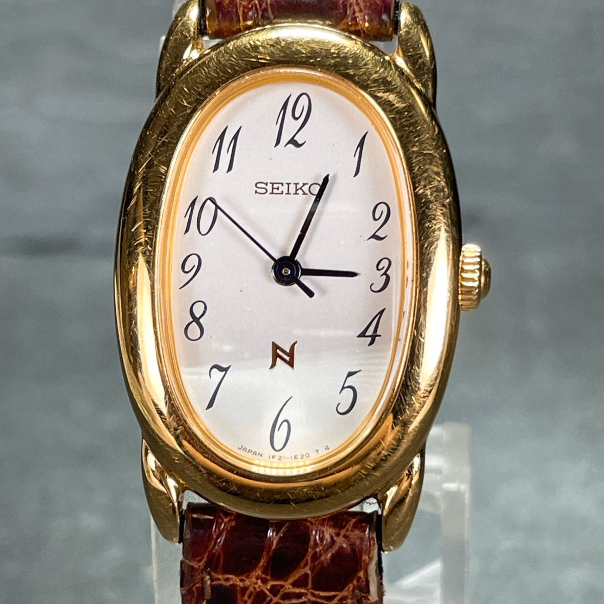 美品 SEIKO セイコー NOIE ノイエ 1F21-5B70 腕時計 アナログ クオーツ 3針 ホワイト文字盤 オーバル 新品電池交換済み 動作確認済み拍卖