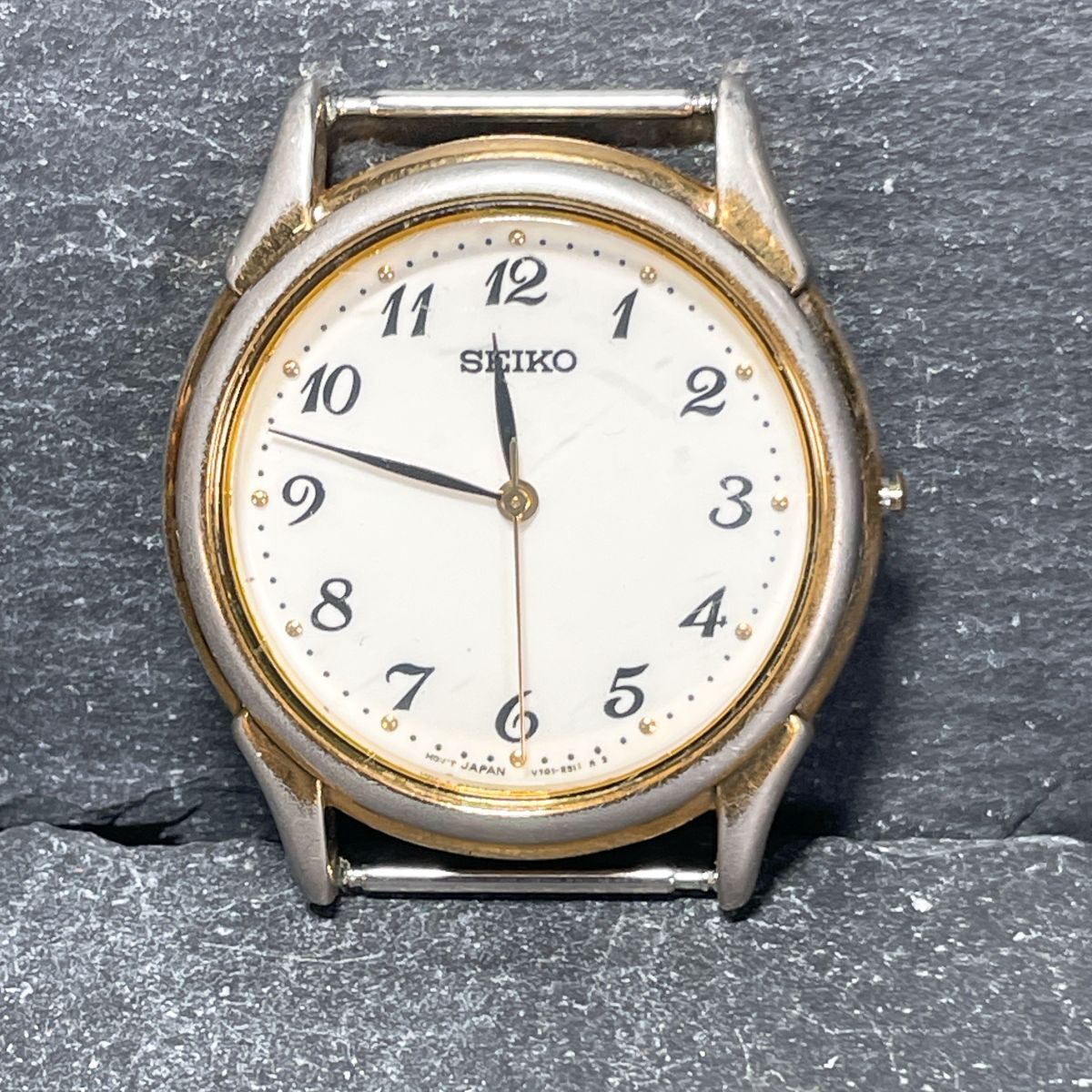 SEIKO セイコー V701-1920 腕時計 アナログ クオーツ 3針 ホワイト文字盤 ラウンド ゴールド ステンレス 新品電池交換済み 動作確認済み拍卖