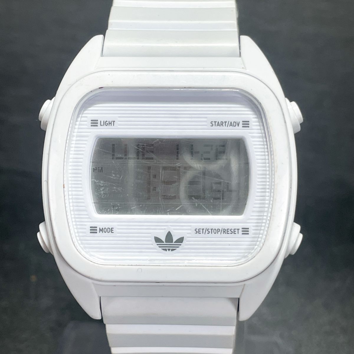 adidas アディダス ADH2727 腕時計 デジタル クオーツ 多機能 カレンダー ホワイト ラバーバンド 新品電池交換済み 動作確認済み拍卖