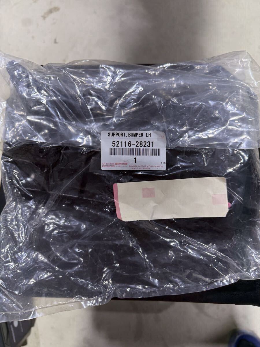新品 TOYOTA 純正部品 フロントバンパー サイド サポート LH 80ノア/ヴォクシー/ESQUIRE 品番52116-28231拍卖