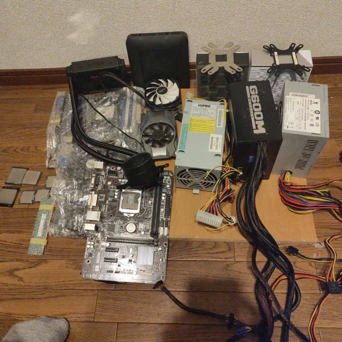 PCパーツ 電源ユニット メモリ CPU DDR4 マザーボード NZXT 冷却パーツ拍卖