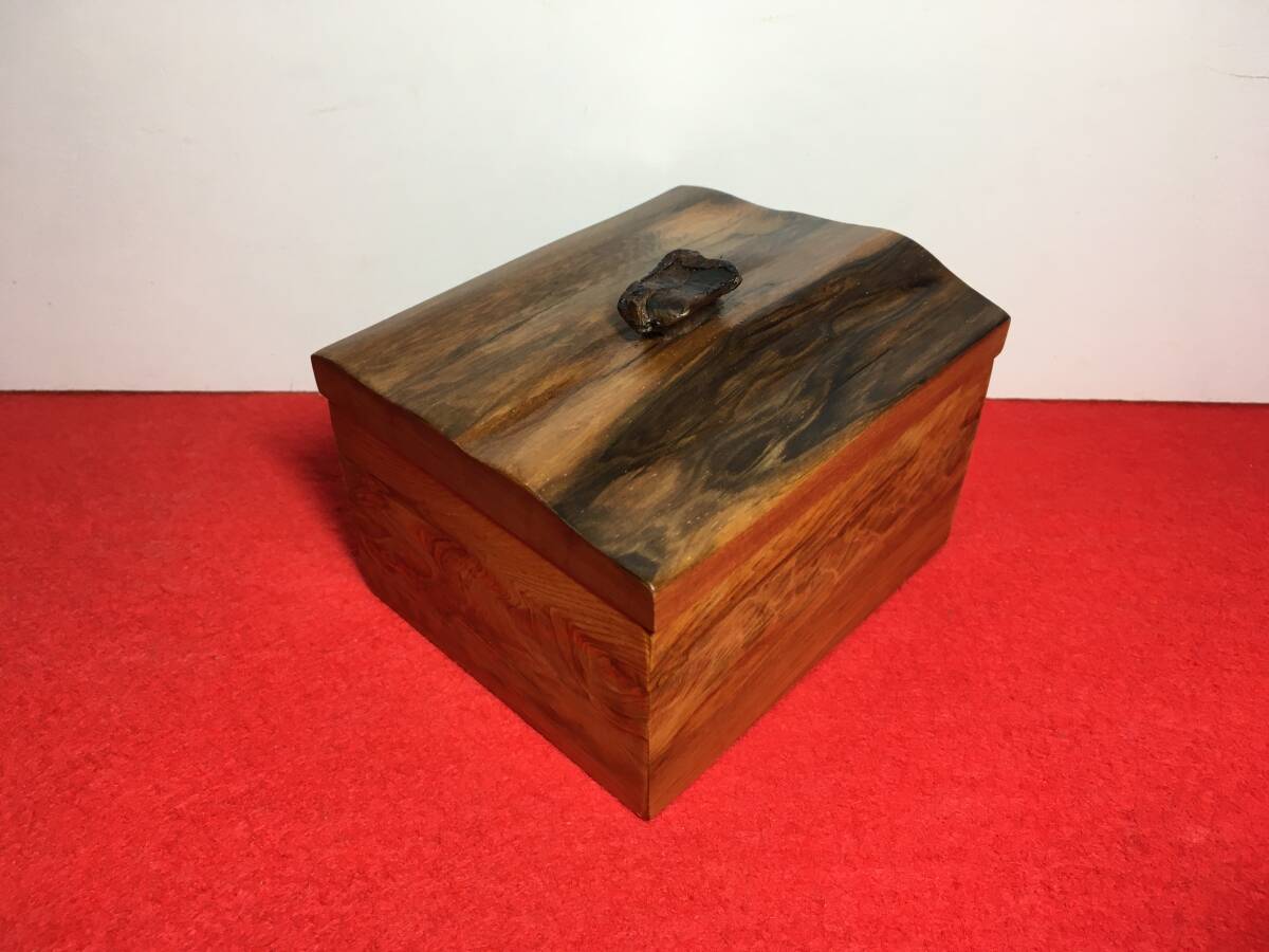 ⑪ 蓋つき小物入れ 銘木屋久杉工芸品 インテリア家具 文具 世界遺産 印鑑入れ 小物入れ拍卖