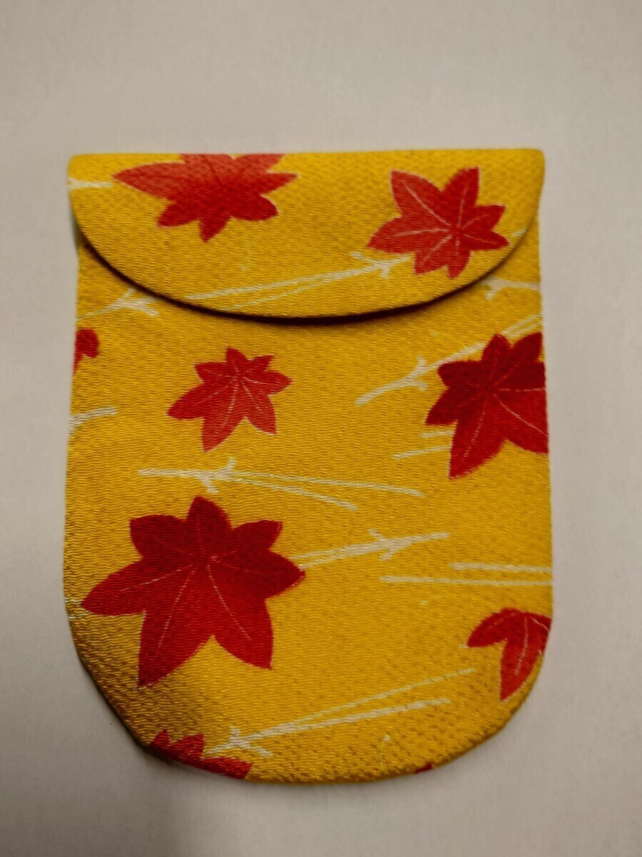 【足袋入れ】黄色縮緬地 紅葉松葉柄拍卖