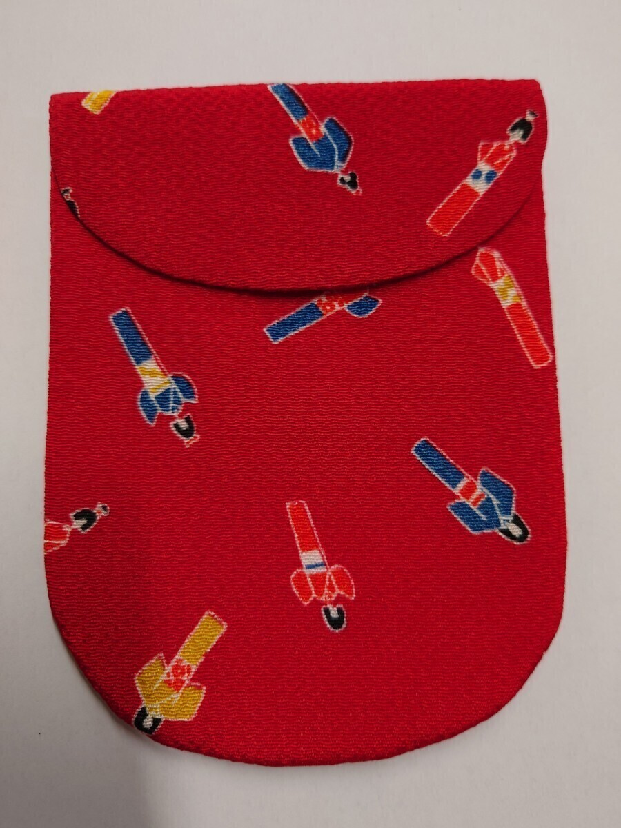 足袋入れ 赤 縮緬 コケシ柄 紙箱入り拍卖