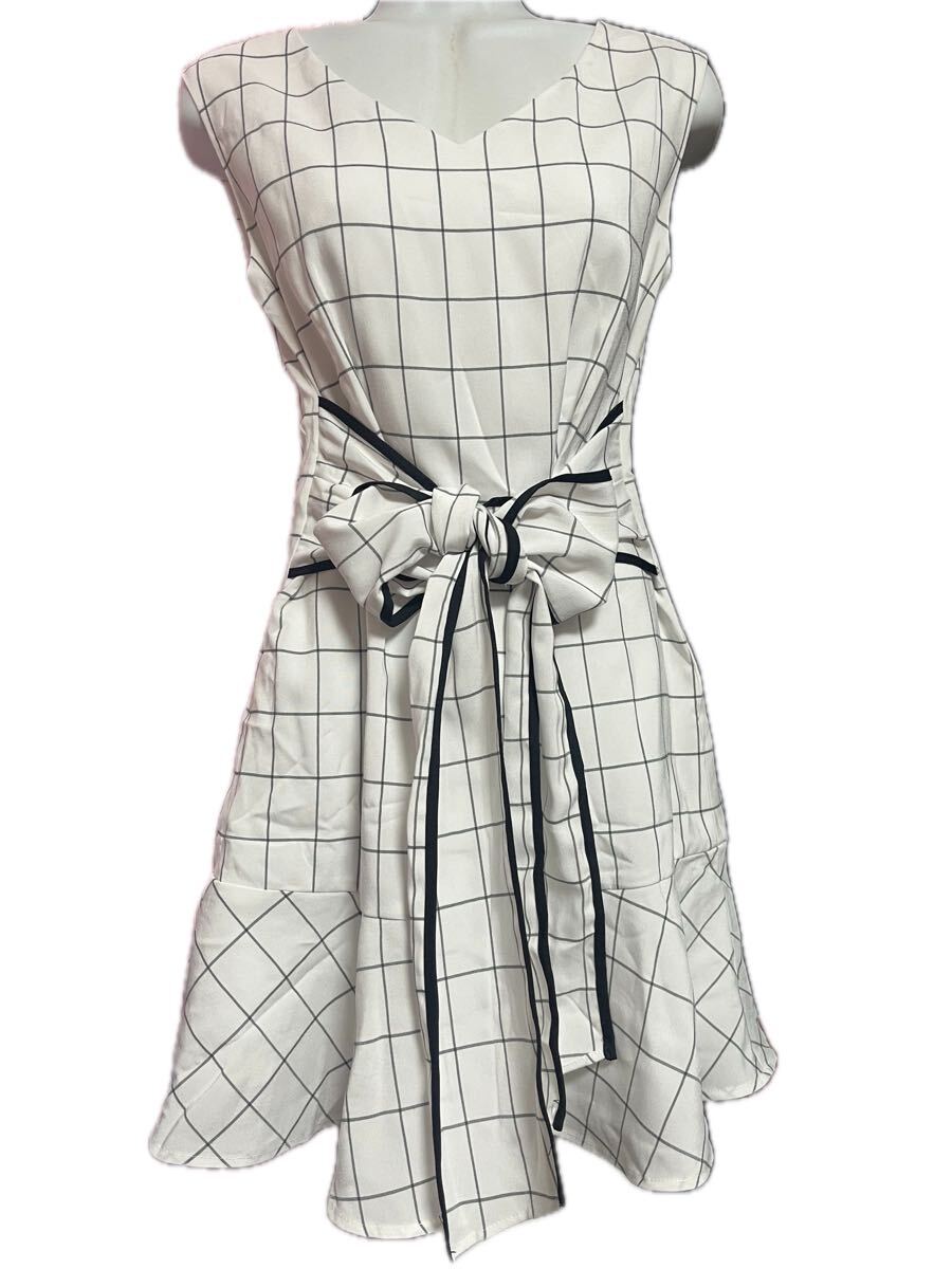 セシルマクビーCECILMcBEE ミニワンピース ハイウエスト ウエストマークベルト 背中ファスナー拍卖