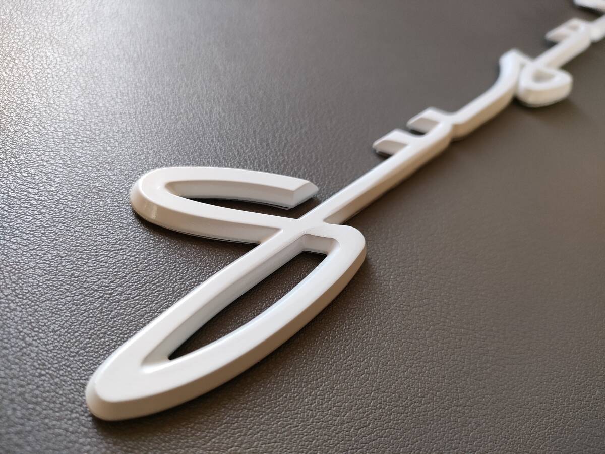 SUZUKI 筆記体 エンブレム ホワイト拍卖