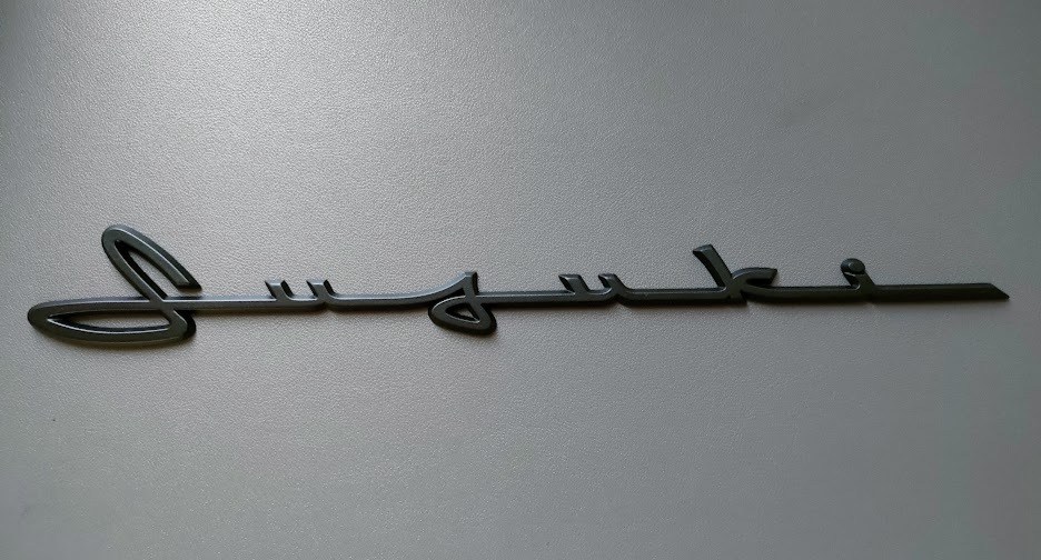 SUZUKI 筆記体ロゴ エンブレム マットブラック拍卖