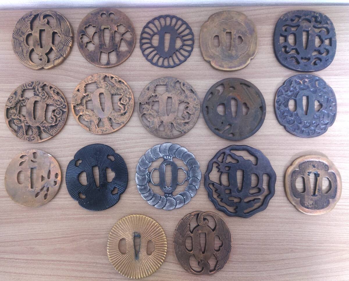 C.鍔 つば まとめ 全17枚 銘なし 総重量:約2264.0g 銅製 鉄製 刀装具 刀 日本刀 時代物 美術品 龍拍卖