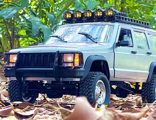 【未使用、箱イタミあり】 MNモデル社 MN-78 シルバー MN78 4WD RTR ラジコン ライト点灯、ウィンカー、2速変速ギミック付き拍卖