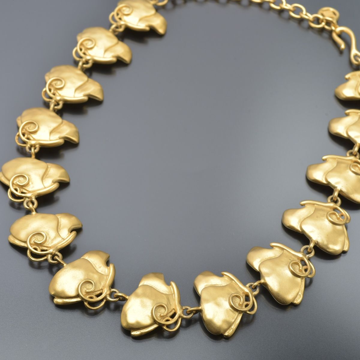 美品 GIVENCHY ジバンシィ バタフライ ネックレス 大ぶり ゴールド 約53cm フック式 ロングネックレス ヴィンテージ アクセサリー #N※C845拍卖