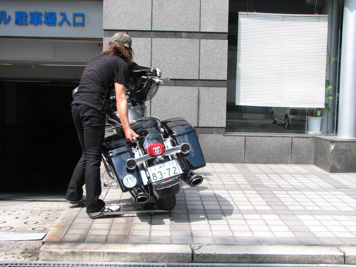 JAF隊員さん女性ライダーお父さんもバイクリフターを愛用しています。拍卖