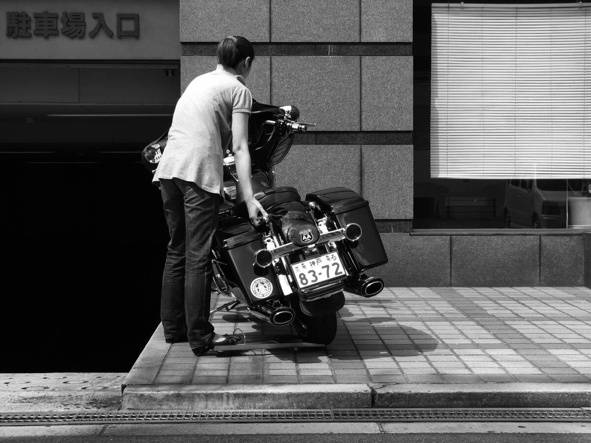 自宅の倉庫で便利なバイクリフターは皆が愛用しています。拍卖