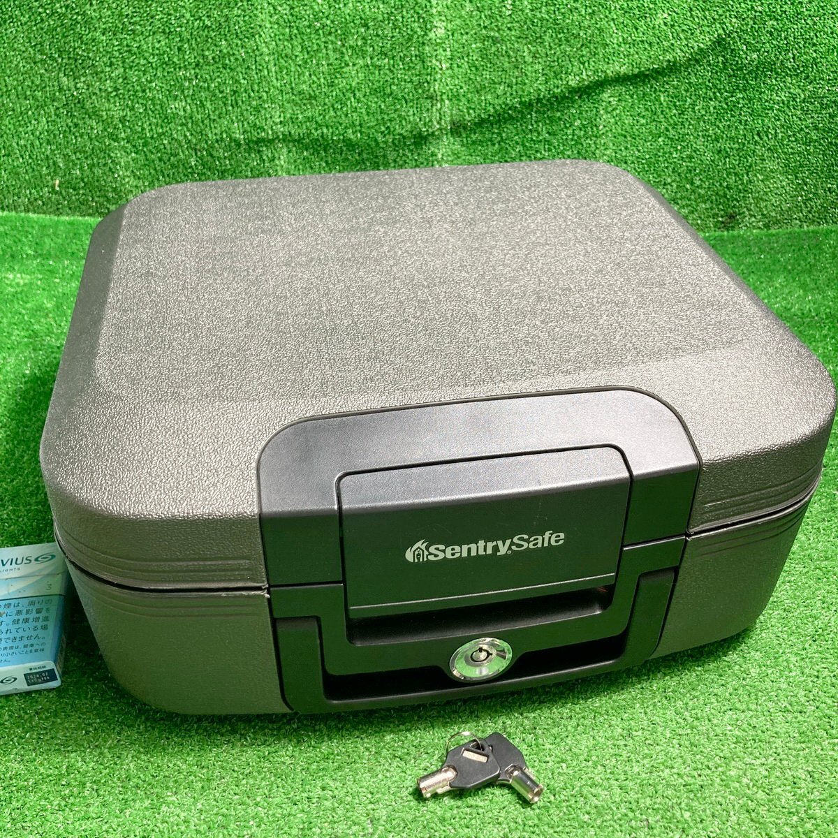 研睦c443 セントリーセーフ SentrySafe 2024年製 耐火金庫 手提げ金庫■外寸(幅380×奥行360×高さ170mm)内寸(幅325×奥行220×深さ75mm)拍卖