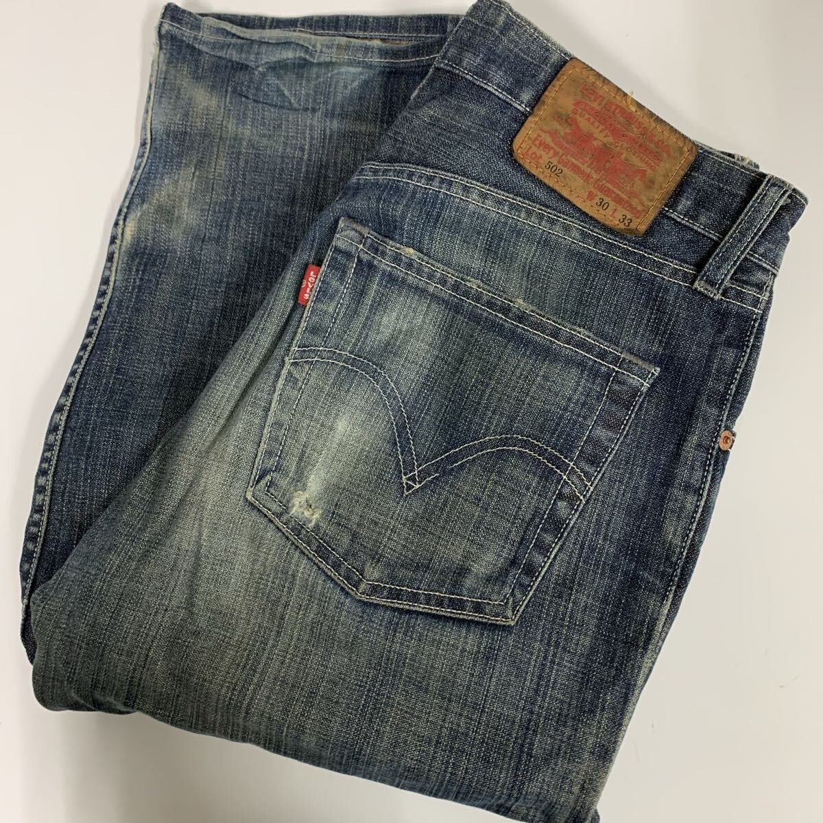 11-142 Levi’s リーバイス 502 デニムパンツ ジーンズ ジーパン ストレート W30 L33 綿100 ラベル牛革 メンズ 紳士 色落ち加工 ヒゲ 拍卖
