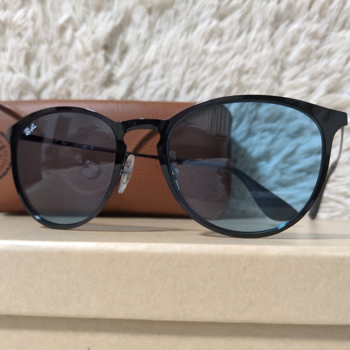 美品 付属品完備 Ray-Ban レイバン 調光レンズ RB3539 ERIKA METAL EVOLVE 002/Q2 54□19 145 3F-1F 度なし サングラス ブラック ブルー 2拍卖
