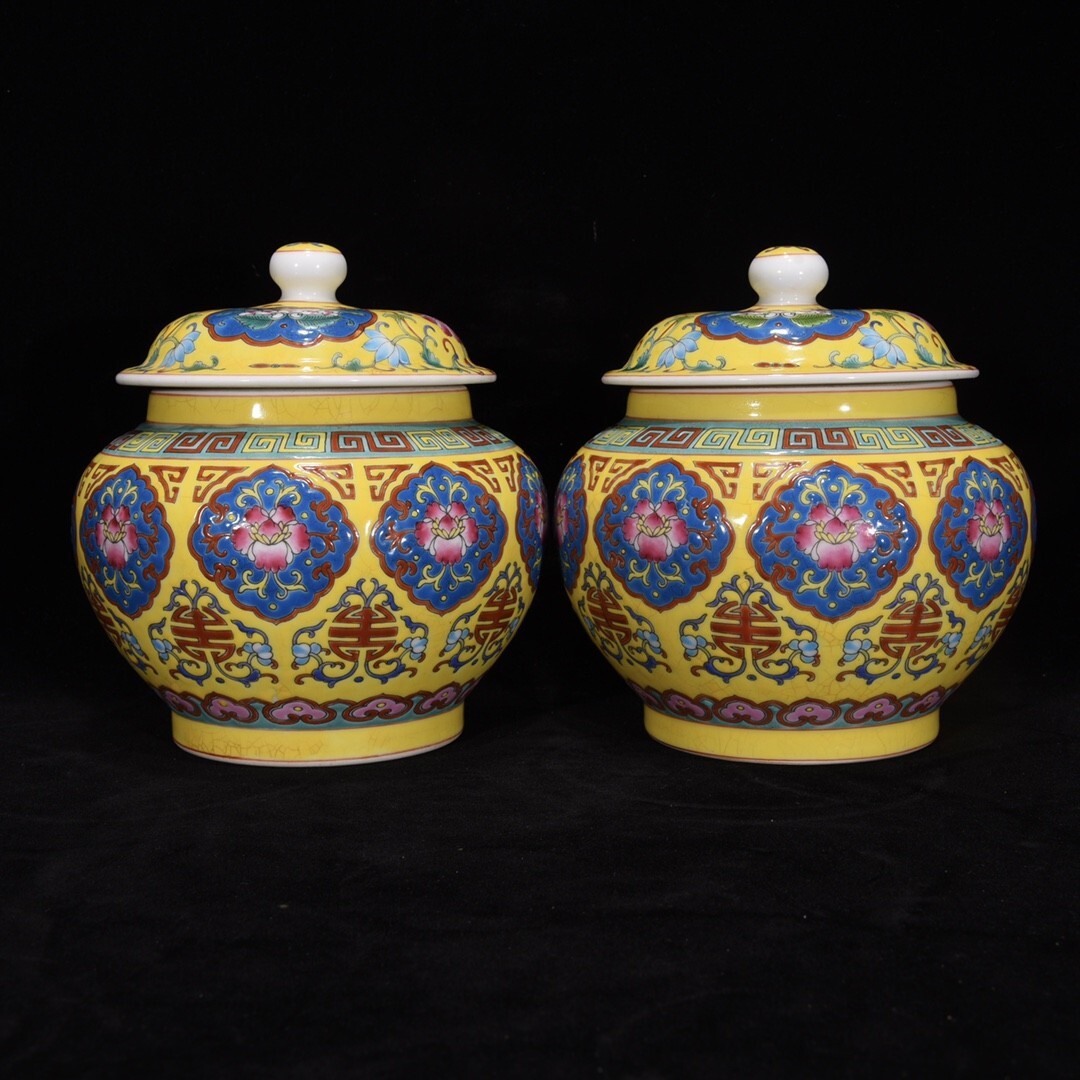永し 清時代 雍正年製 粉彩折枝花卉紋蓋罐 一対 古陶磁器 陶芸 皿 中国陶瓷器 唐瓷 置物擺件 古美術品 古賞物 収集 旧家蔵出 中国唐物拍卖