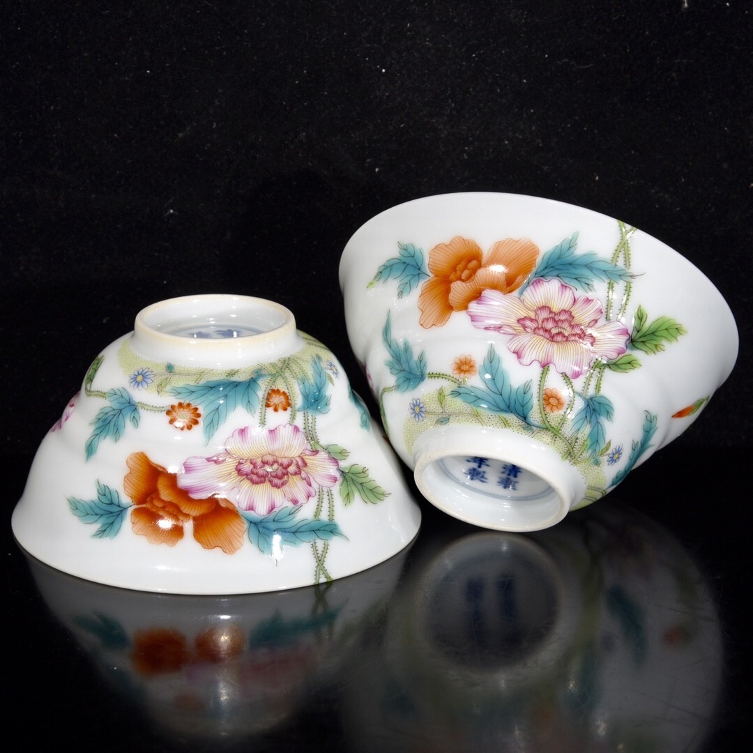 永し 清時代 大清雍正年製 琺瑯彩 折枝花卉紋折腰碗 一対 古陶磁器 陶芸 皿 中国陶瓷器 唐瓷 置物擺件 古美術品 古賞物 旧家蔵出 中国唐物拍卖