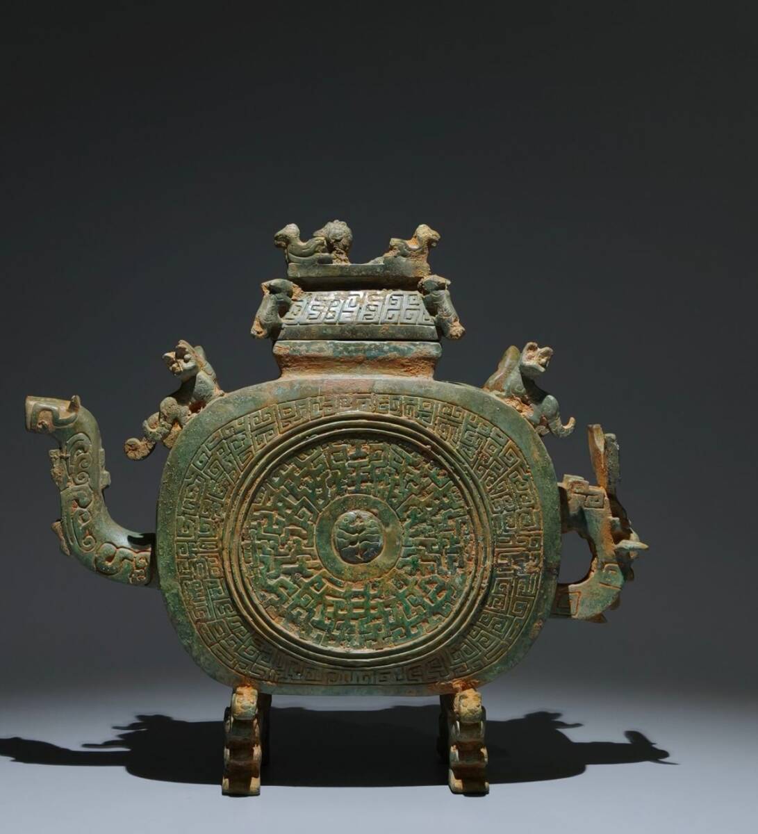 永し 西周時期 青銅器 雲雷紋 獸足扁壺 銘文 極細工 古銅彫 置物擺件 古美術品 時代物 古董品 収集 骨董品 旧家蔵出 中国唐物 A654拍卖