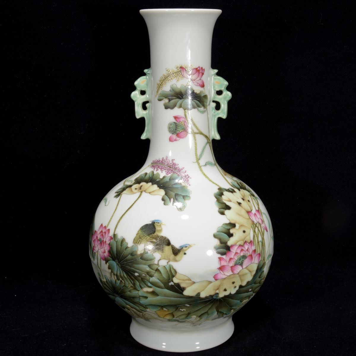 永し 清時代 大清乾隆年製 荷花紋題詩雙耳瓶 古陶磁器 陶芸 皿 中国陶瓷器 唐瓷 置物擺件 古美術品 古賞物 収集 旧家蔵出 中国唐物拍卖