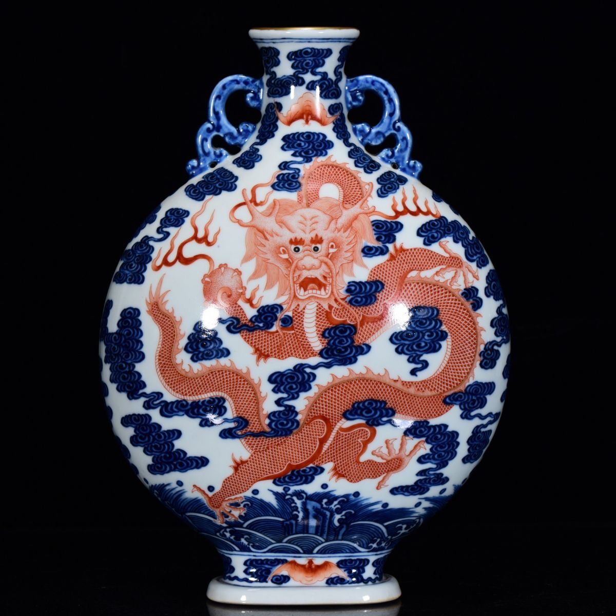 永し 清時代 大清乾隆年製 青花 紅龍紋扁瓶 古陶磁器 陶芸 皿 中国陶瓷器 唐瓷 置物擺件 古美術品 古賞物 収集 旧家蔵出 中国唐物 A98拍卖