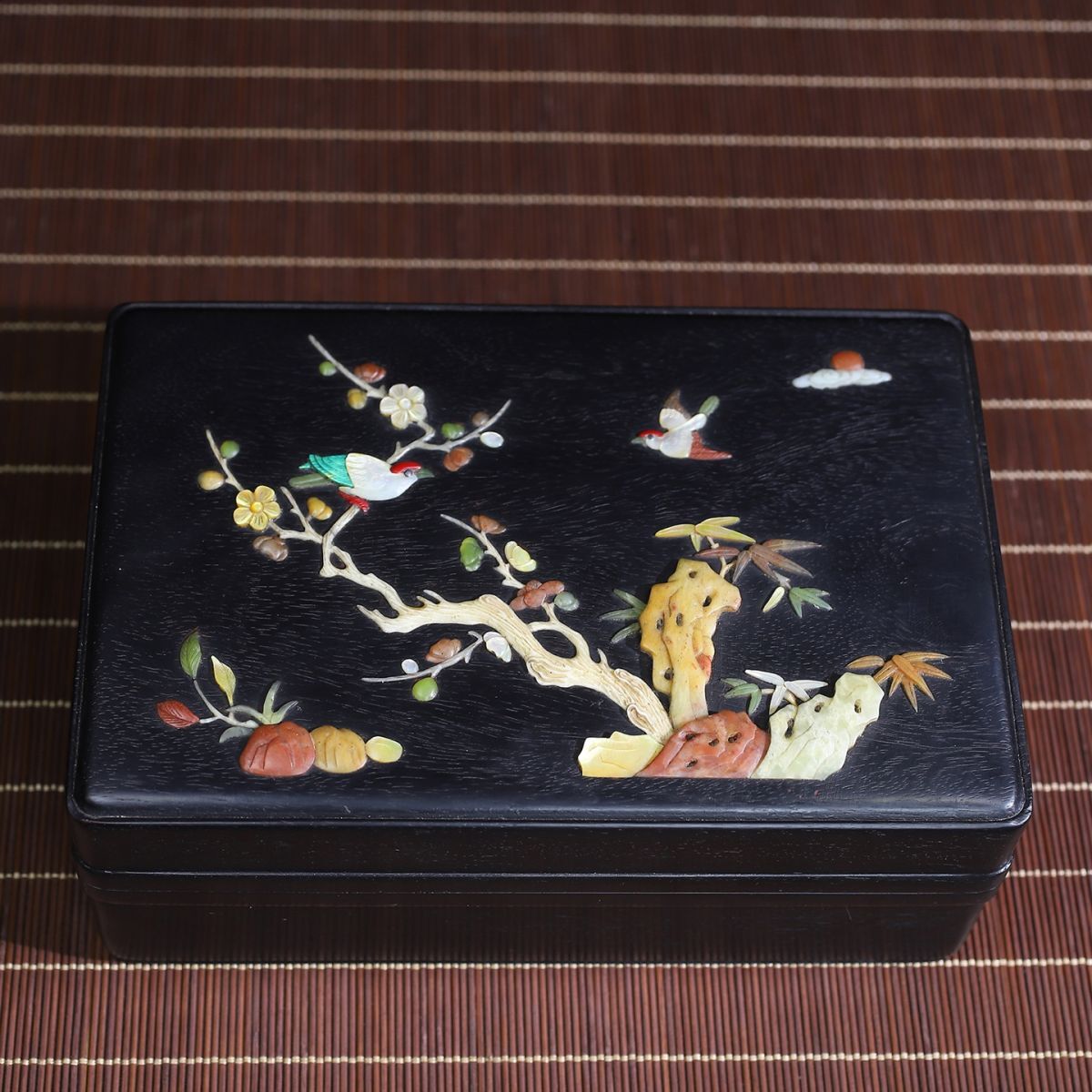 永し 清時代 黑檀木嵌壽山石 彩貝 花鳥図 蓋盒 極細工 置物擺件 古美術品 時代物 古董品 収集 旧家蔵出 中国唐物 A21拍卖