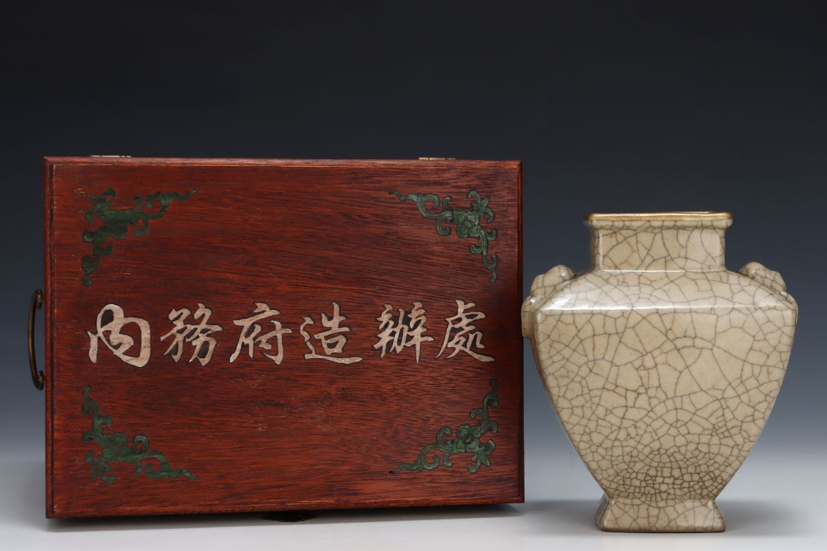 永し 宋時代 哥窯 金口四方獸耳瓶 古陶磁器 陶芸 皿 中国陶瓷器 唐瓷 置物擺件 古美術品 古賞物 収集 旧家蔵出 中国唐物 A343拍卖