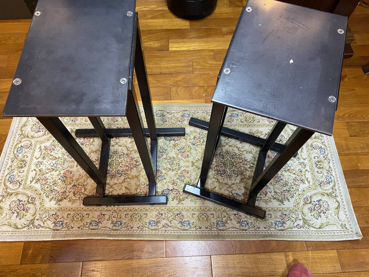 英国製ROYD 純正スピーカースタンド 天板に少し大きな鉄板が貼ってあります。拍卖