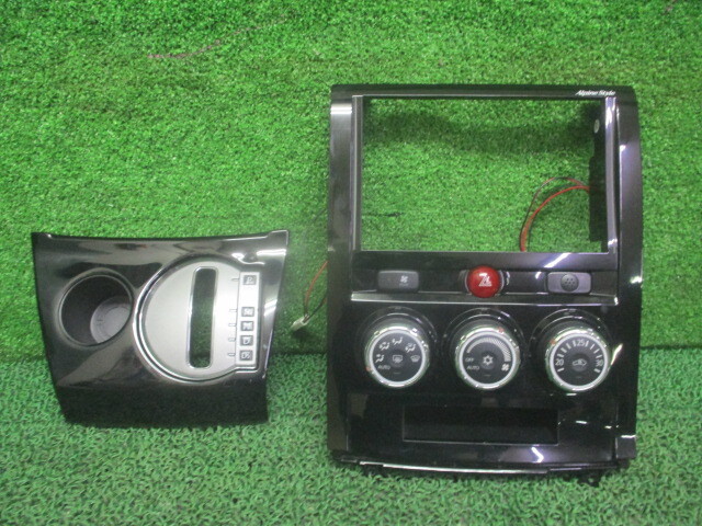 CV2W 三菱 デリカD:5 平成25年 内装パネル 2点セット 253708拍卖