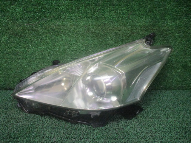 ZVW41 トヨタ プリウスα 平成23年 ハロゲン用 レンズNO.47-41 左ヘッドランプ 253586拍卖