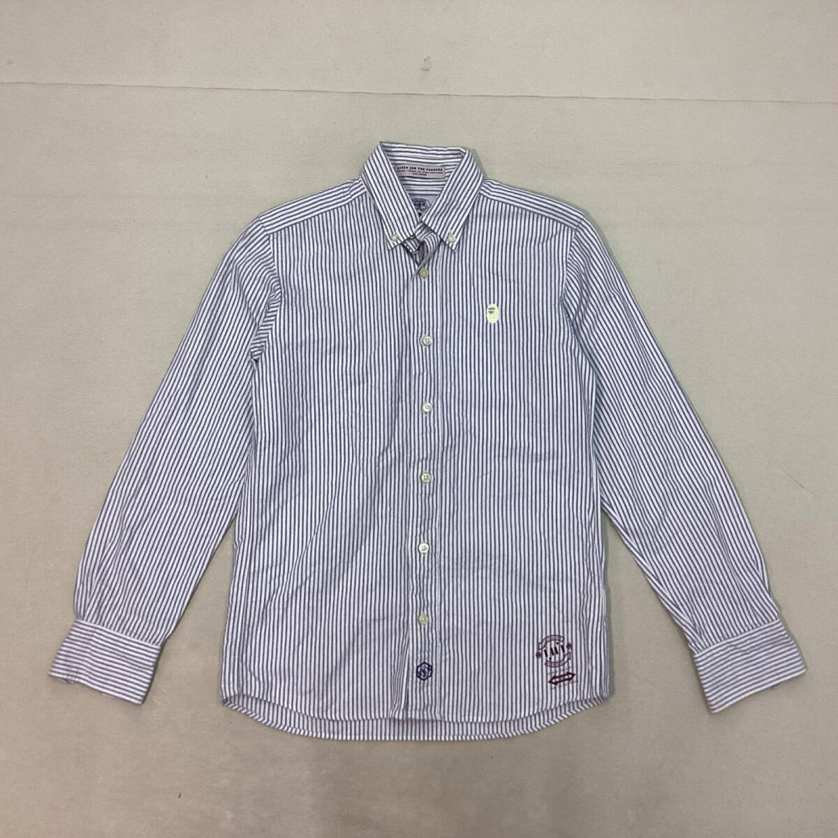 ■ A BATHING APE アベイシングエイプ 長袖シャツ ボタンダウンシャツ 水色 サイズS メンズ ストライプ ワンポイント刺繍 0.26kg拍卖