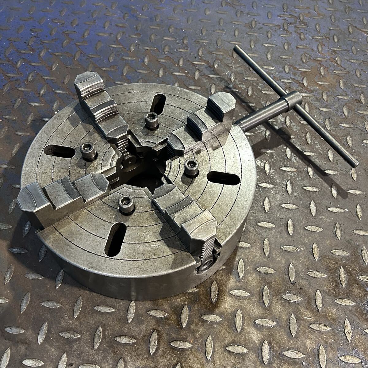 T2520 KITAGAWA 北川 四つ爪 単動チャック インディペンデントチャック 11インチ ※ハンドルあり *動作良好拍卖