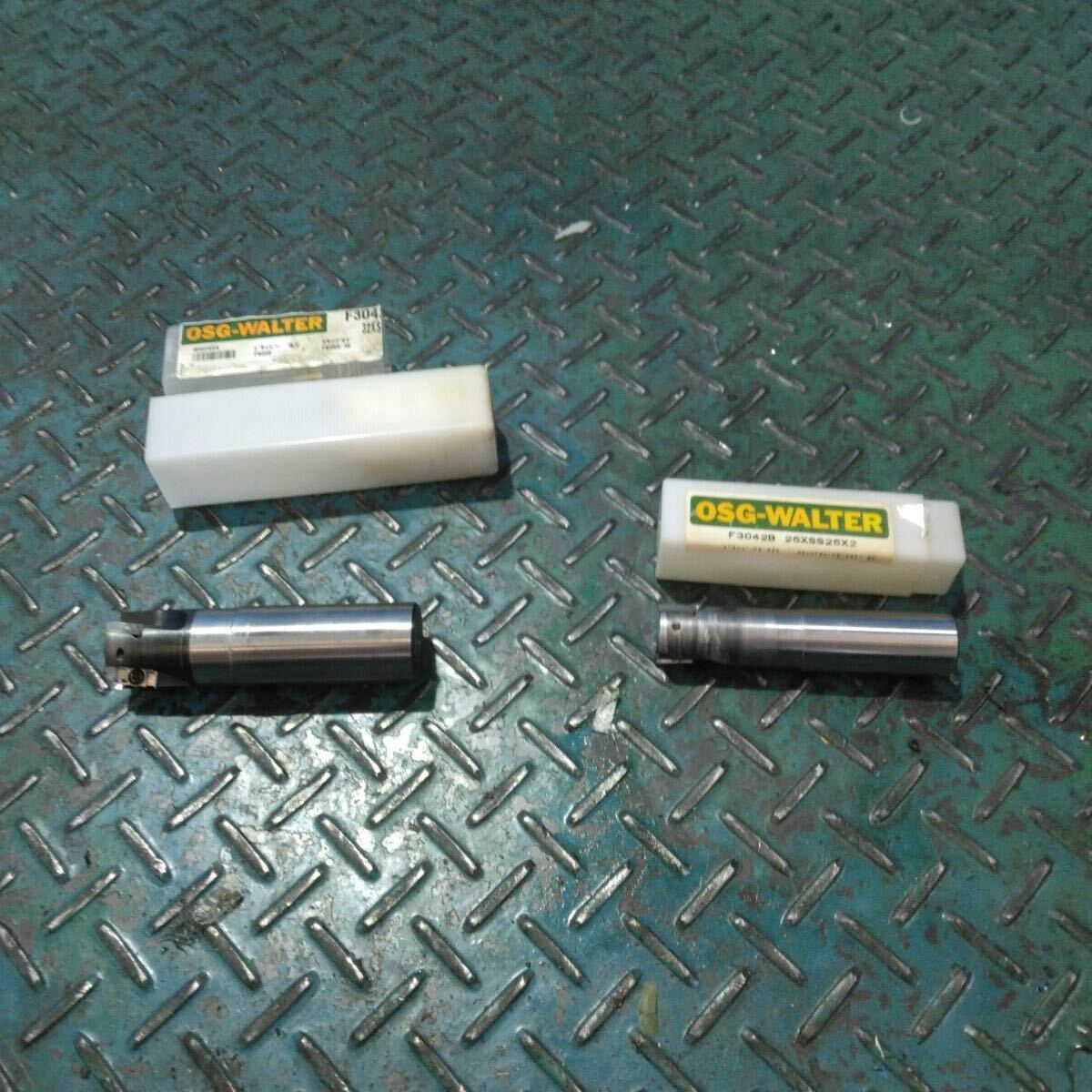 u16 OSG-WALTER 刃先交換式エンドミル F3042B-25×SS25×2・F3042B-32×SS32×3 セット拍卖