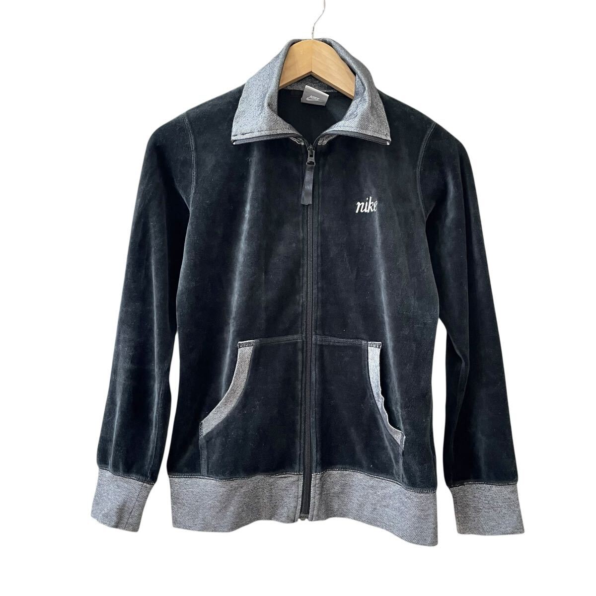 Ye2501cc NIKE ナイキ トラックジャケット ベロア 上着 長袖 ジャージ サイズS レディース ブラック 黒 古着 ベロアジャケット拍卖