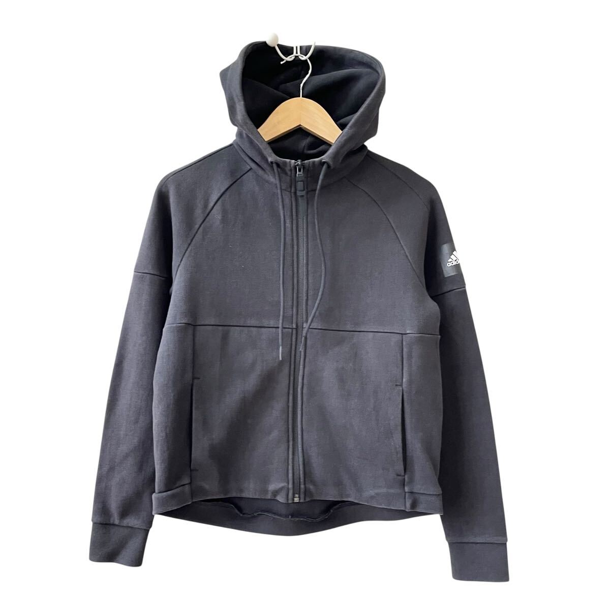 Ye2508cc adidasアディダス パーカー 長袖 ジップアップ トップス M 黒 ブラック系 レディース 羽織り スポーツウェア拍卖