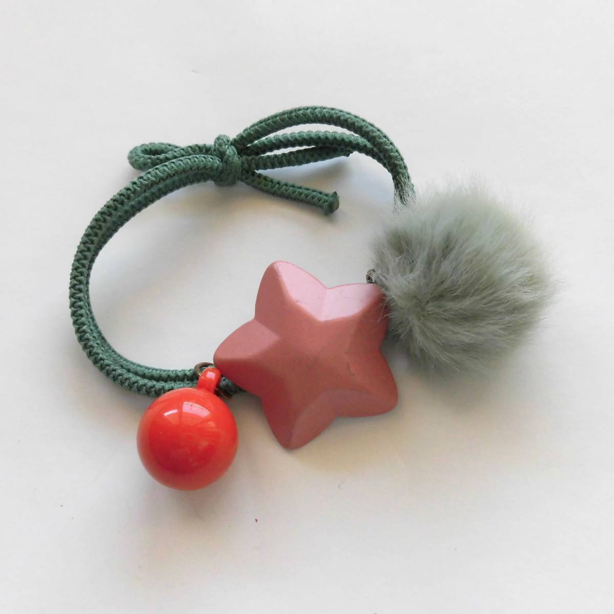 【即決 普通郵便 送料無料】ヘアゴム ヘアアクセサリー チャーム&フェイクファーボンボン&星拍卖