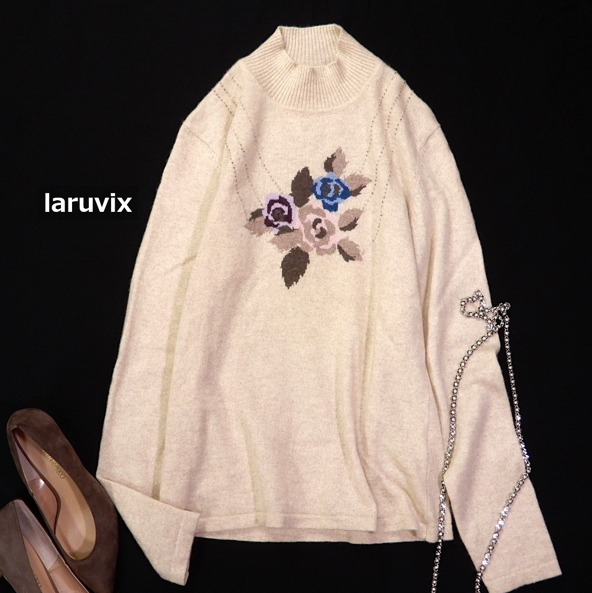 ラルビクス laruvix 大人可愛い☆ カシミヤ100% ビーズ付き フロントフラワー ハイネック ニットプルオーバー M~L拍卖