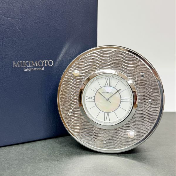 外観極美品 ◆ ミキモト MIKIMOTO クォーツ クロック NNS-579F 置き時計 箱付き パール 真珠 シェル文字盤 シルバーカラー 置時計拍卖