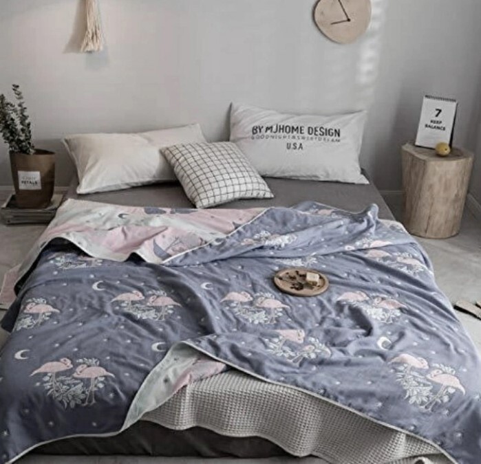 ガーゼケット シングル 天然綿100% 6重織り 軽くて通気性や肌触りがよい ふんわり 吸湿 夏快眠 快適 丸洗いOK 120x150cm フラミンゴ柄 拍卖