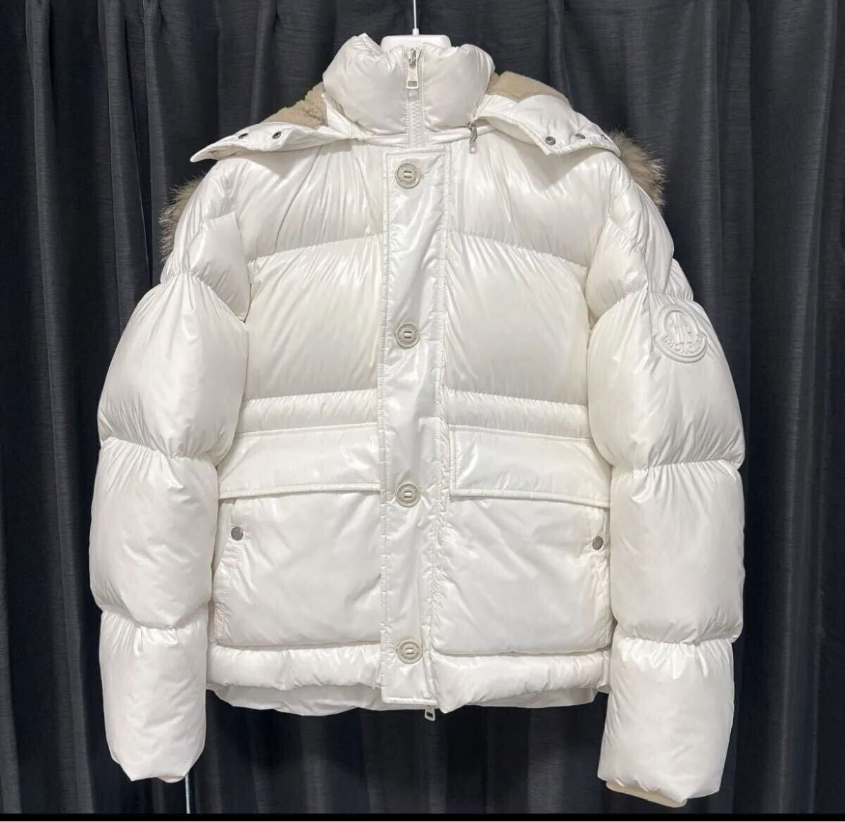 【未使用級】MONCLER モンクレール ダウンジャケット ARMORICANO 20-21AW アルモリカ デカロゴ ホワイト フード ファー ハンガー付き拍卖