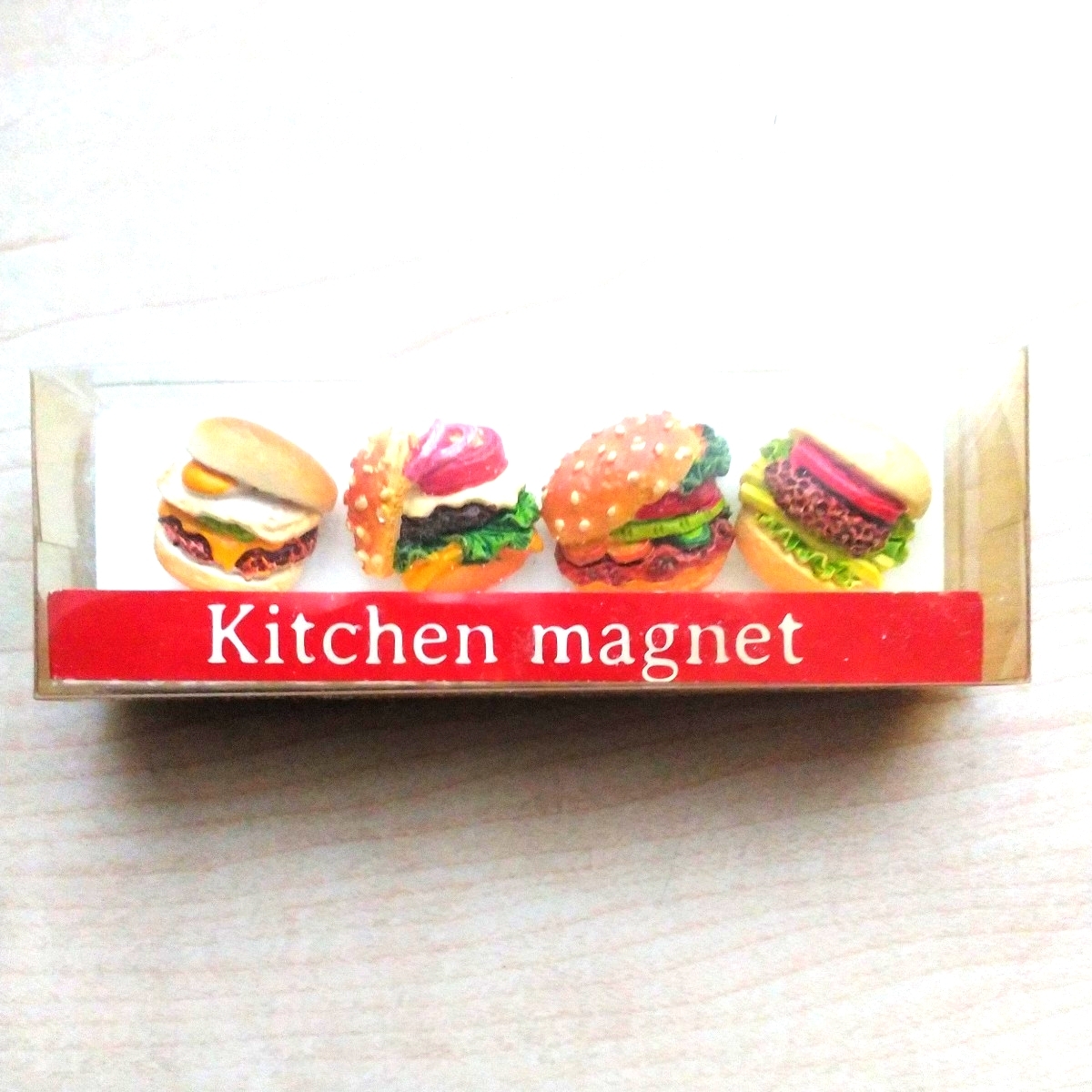 ■『Kitchen Magnet~各種Hamburger4個入』1箱。Hamburgerの裏面に丸型円筒形薄型磁石付。中国製。(株)TrinityArts販売。美味しそう!。拍卖