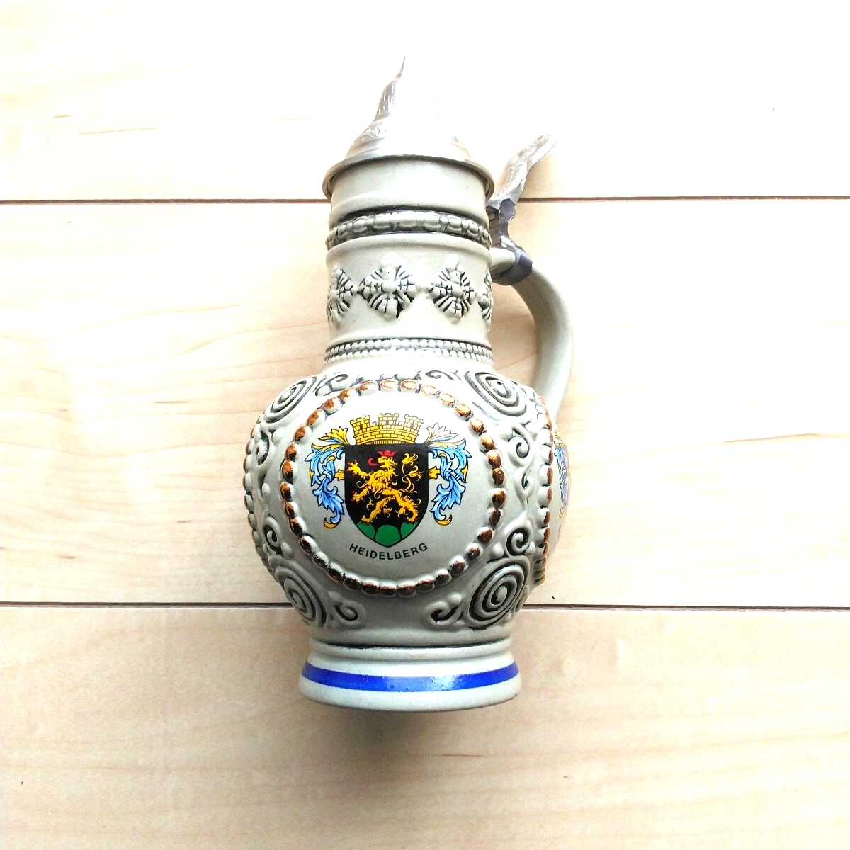 ■『WestGermany(西獨逸)製BeerJug』1個。1985年西獨逸Hessen州商業都市Frankfurtにて購入。未使用。四面に各都市紋章柄。拍卖